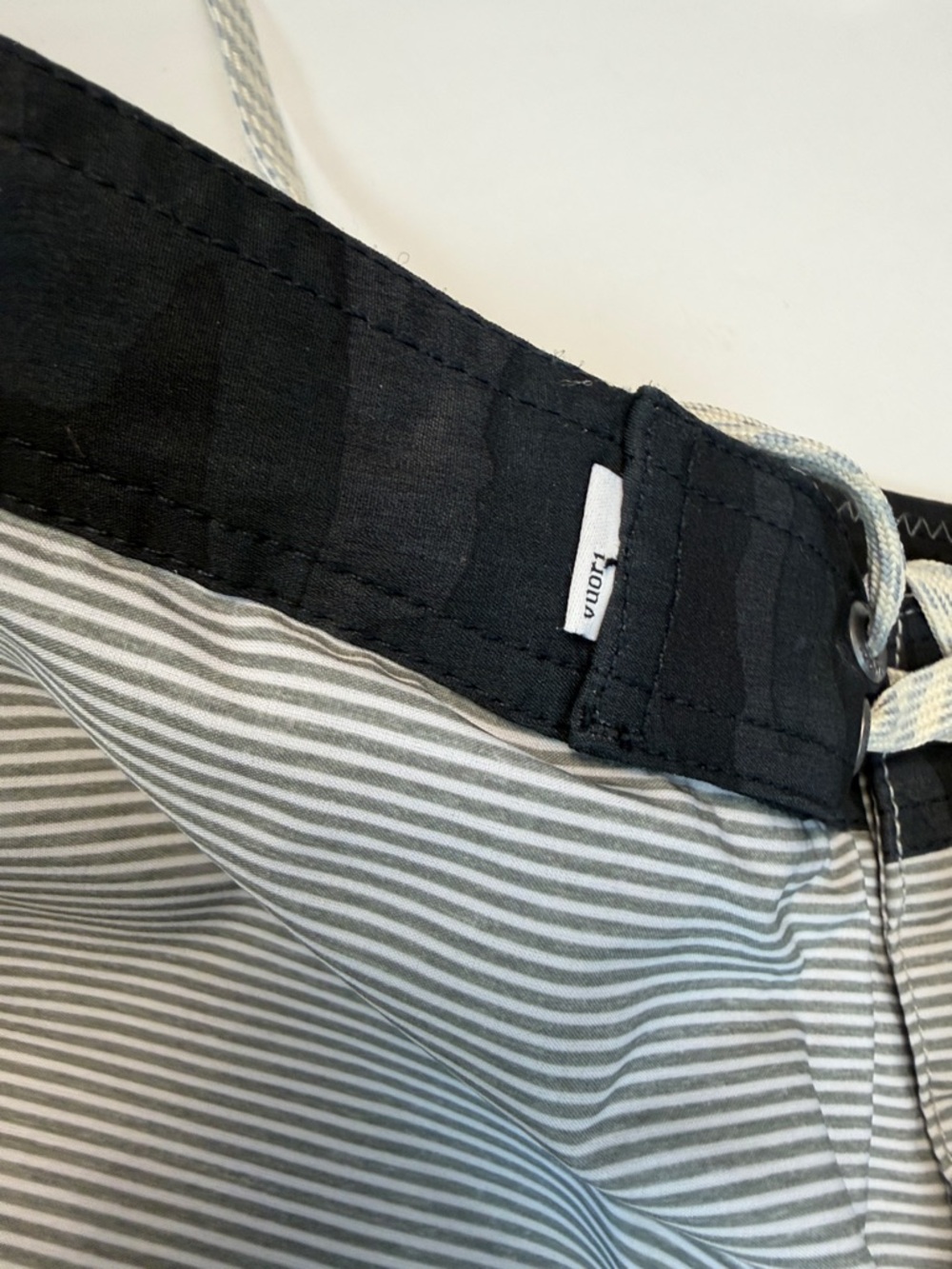 VUORI Men’s Striped Boardshorts - Picture 10 of 13